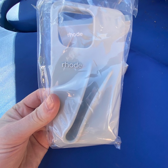 Rhode LIP CASE brand new with tags
Case Only
Quantity: 1
IPHONE 15 PRO MAX - Picture 5 of 5